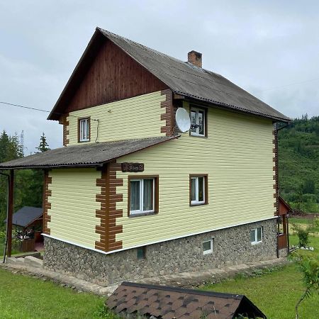 Родинна Оселя Slavske Buitenkant foto