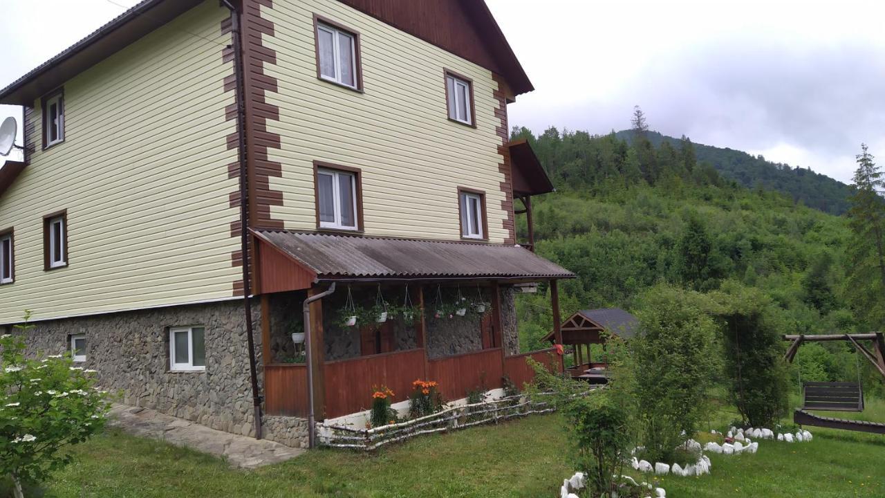 Родинна Оселя Slavske Buitenkant foto